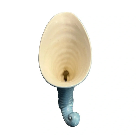 Vintage 1940s American Pottery Blue Cornucopia Vase - Picture 4 of 6